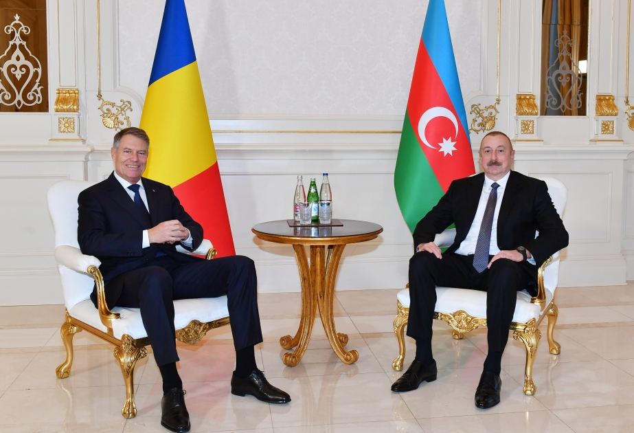 President Ilham Aliyev holds one-on-one meeting with President of Romania (PHOTO/VIDEO)