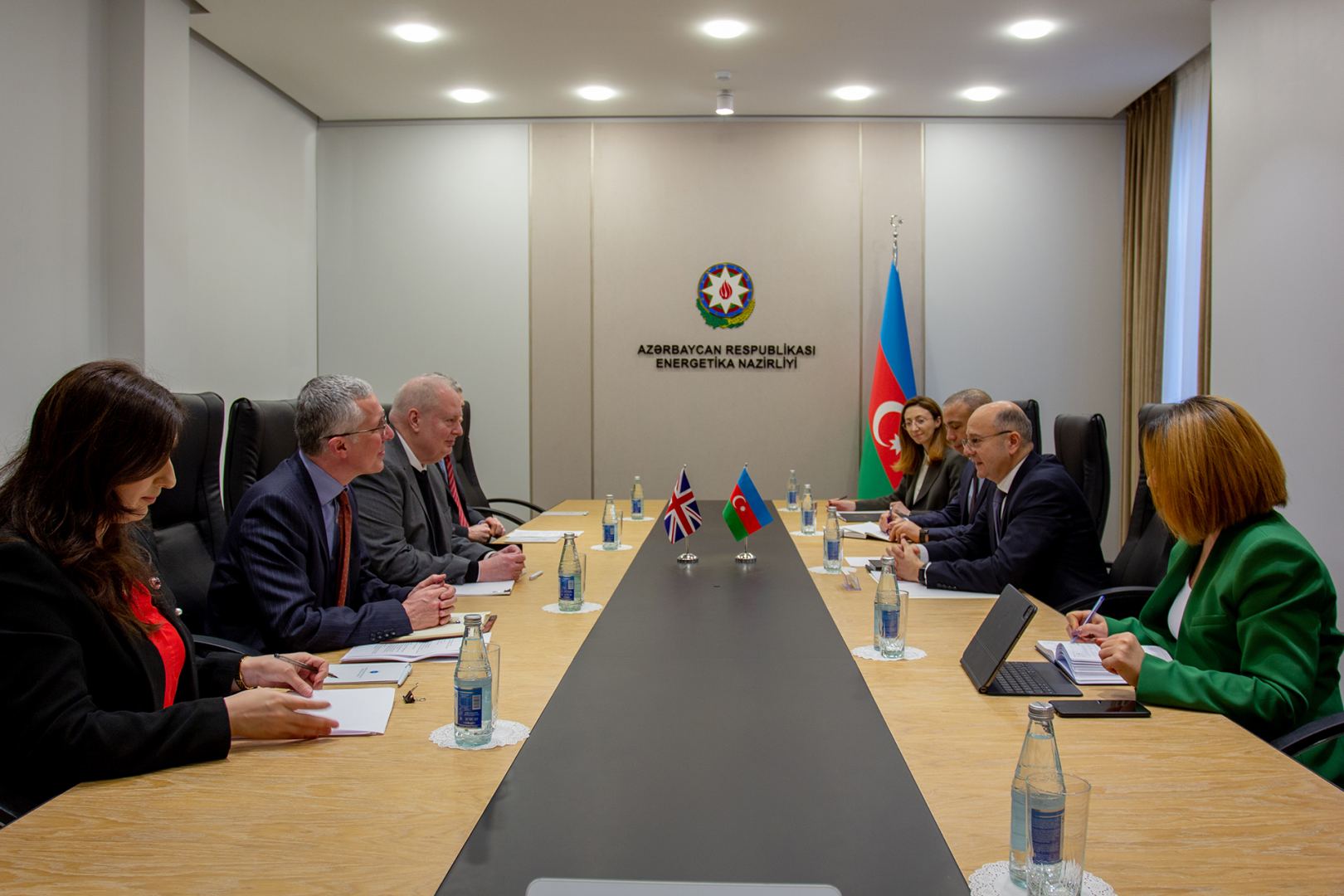 Азербайджан и Великобритания обсудили развитие Южного газового коридора (ФОТО)