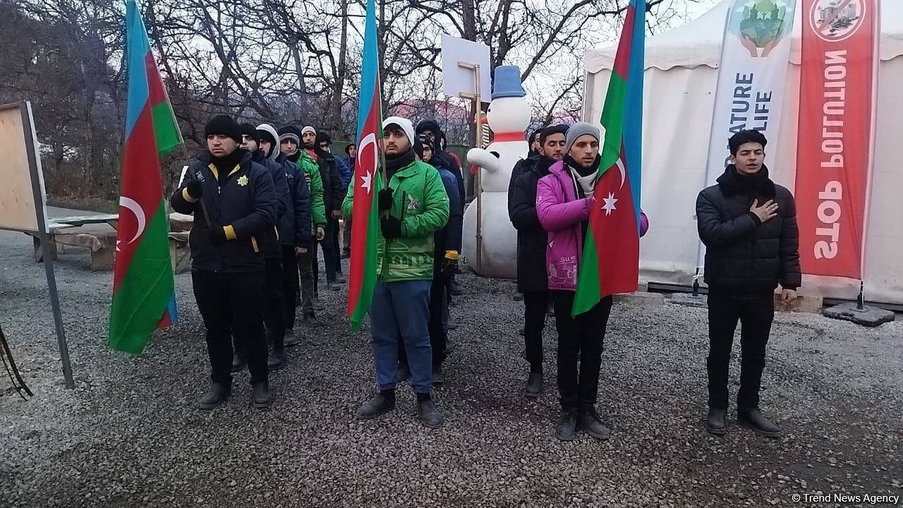 Peaceful protest of Azerbaijani eco-activists continues on Lachin-Khankendi road (PHOTO)