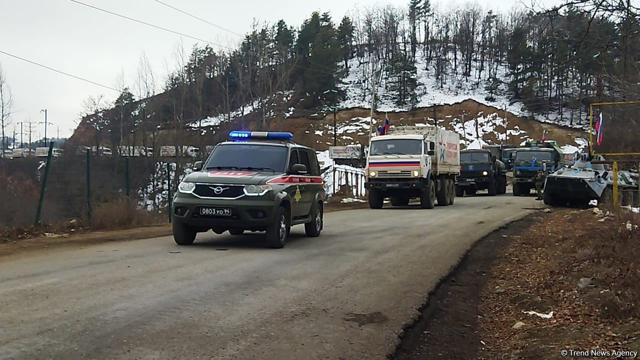По Лачинской дороге проехали шесть автомобилей снабжения РМК (ФОТО)