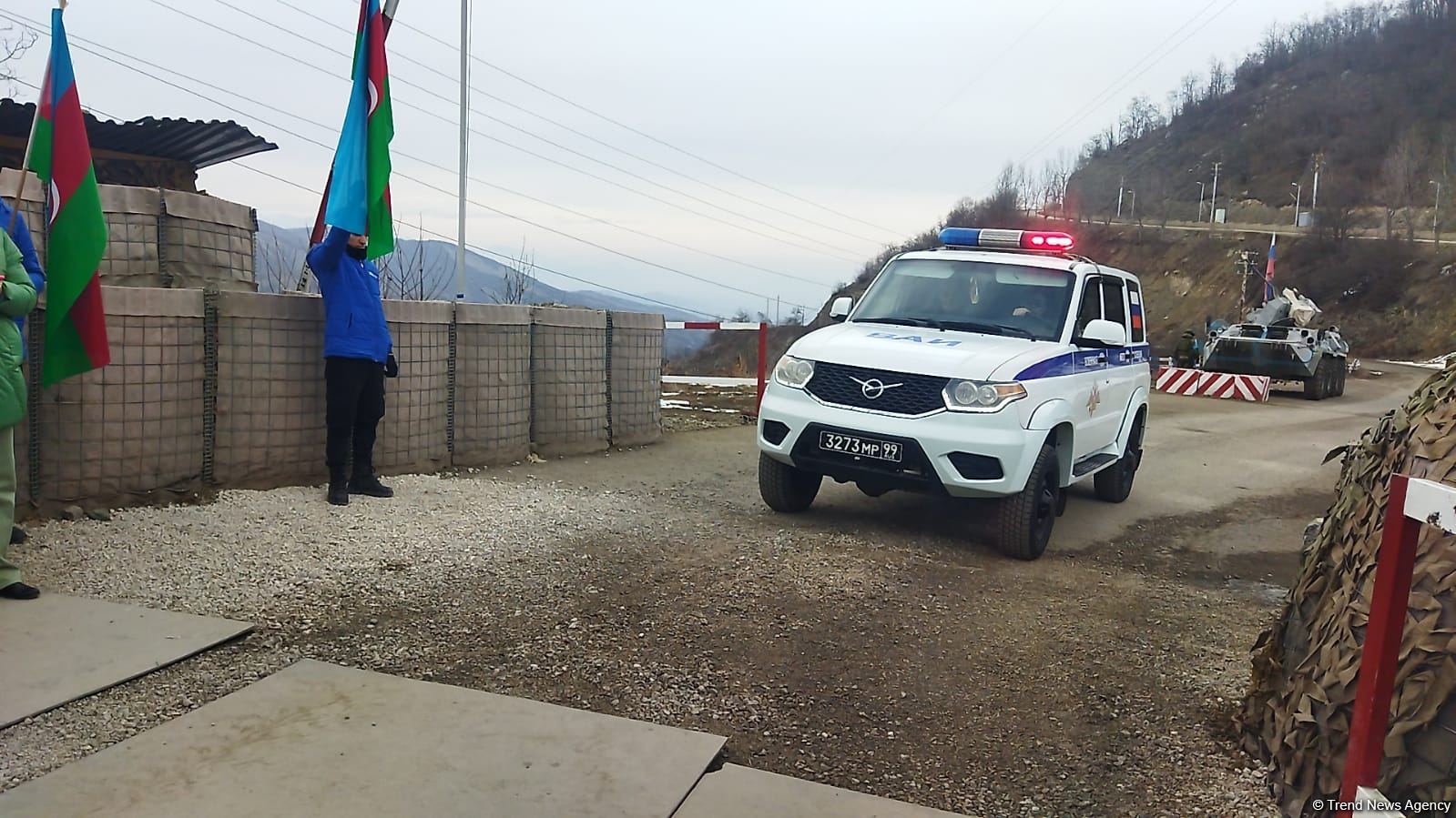 Five more vehicles of Russian peacekeepers pass freely along Azerbaijan's Lachin-Khankendi road (PHOTO)