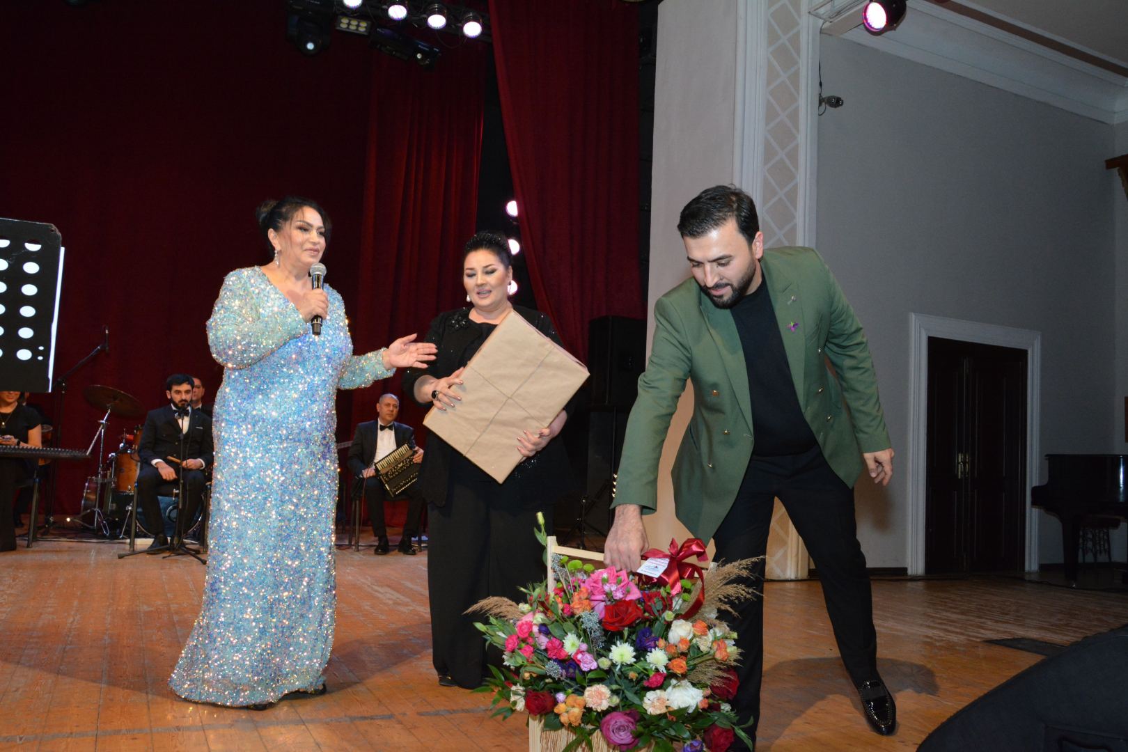 После многолетнего перерыва Фируза Ибадова выступила с соло-концертом (ФОТО)