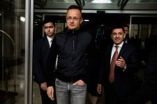 Hungarian FM arrives in Azerbaijan (PHOTO)
