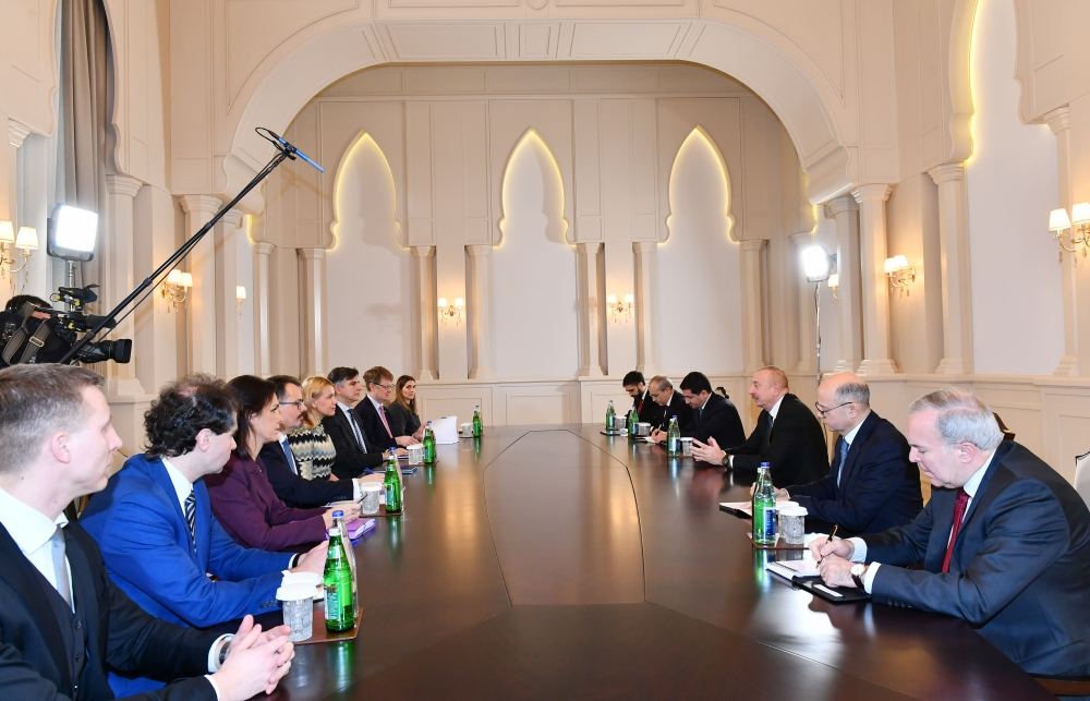 Президент Ильхам Алиев принял делегацию во главе с комиссаром Европейского Союза (ФОТО/ВИДЕО)