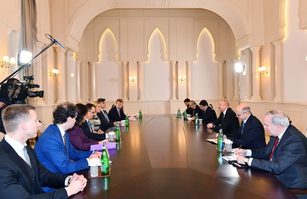 President Ilham Aliyev receives delegation headed by EU Commissioner (PHOTO/VIDEO)