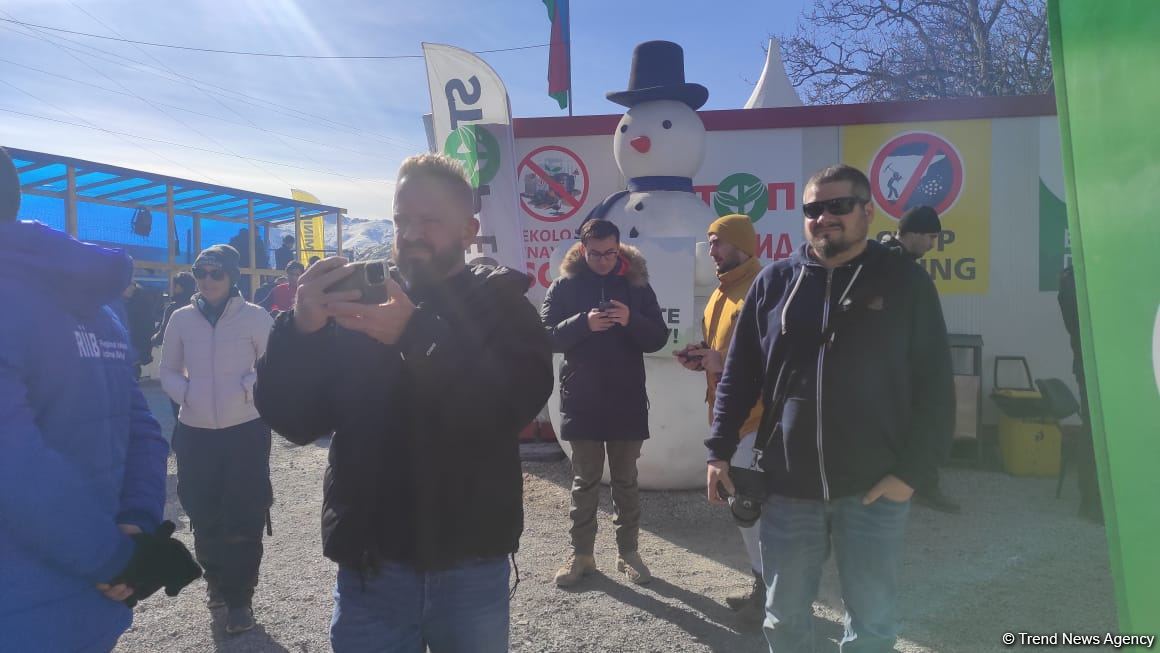 Международная делегация туристов понаблюдала за мирной акцией протеста на дороге Лачин-Ханкенди (ФОТО/ВИДЕО)