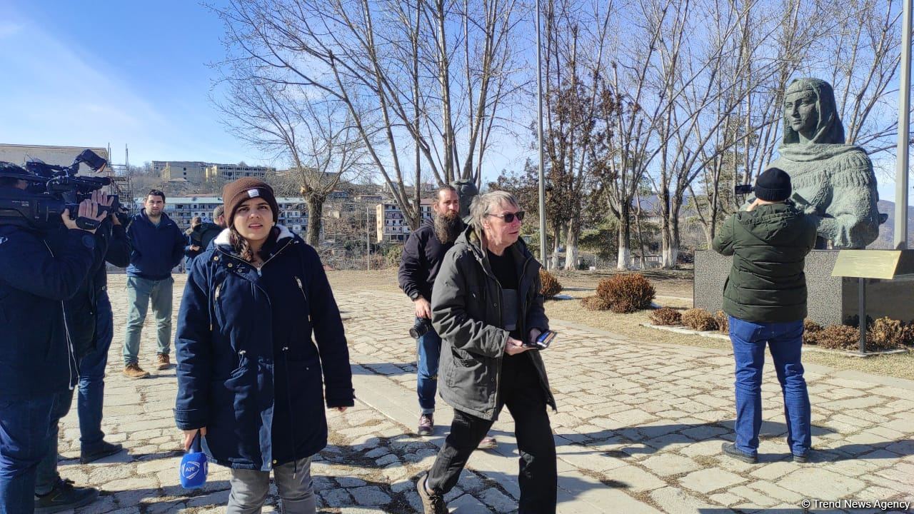 Internationally acclaimed travelers take city tour in Shusha (PHOTO)