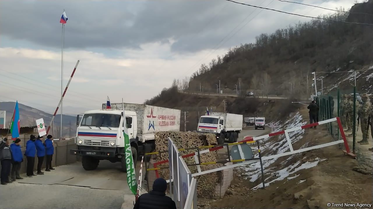 Sülhməramlıların 20 avtomobilinin Laçın yolundan maneəsiz keçidinə şərait yaradılıb (FOTO)