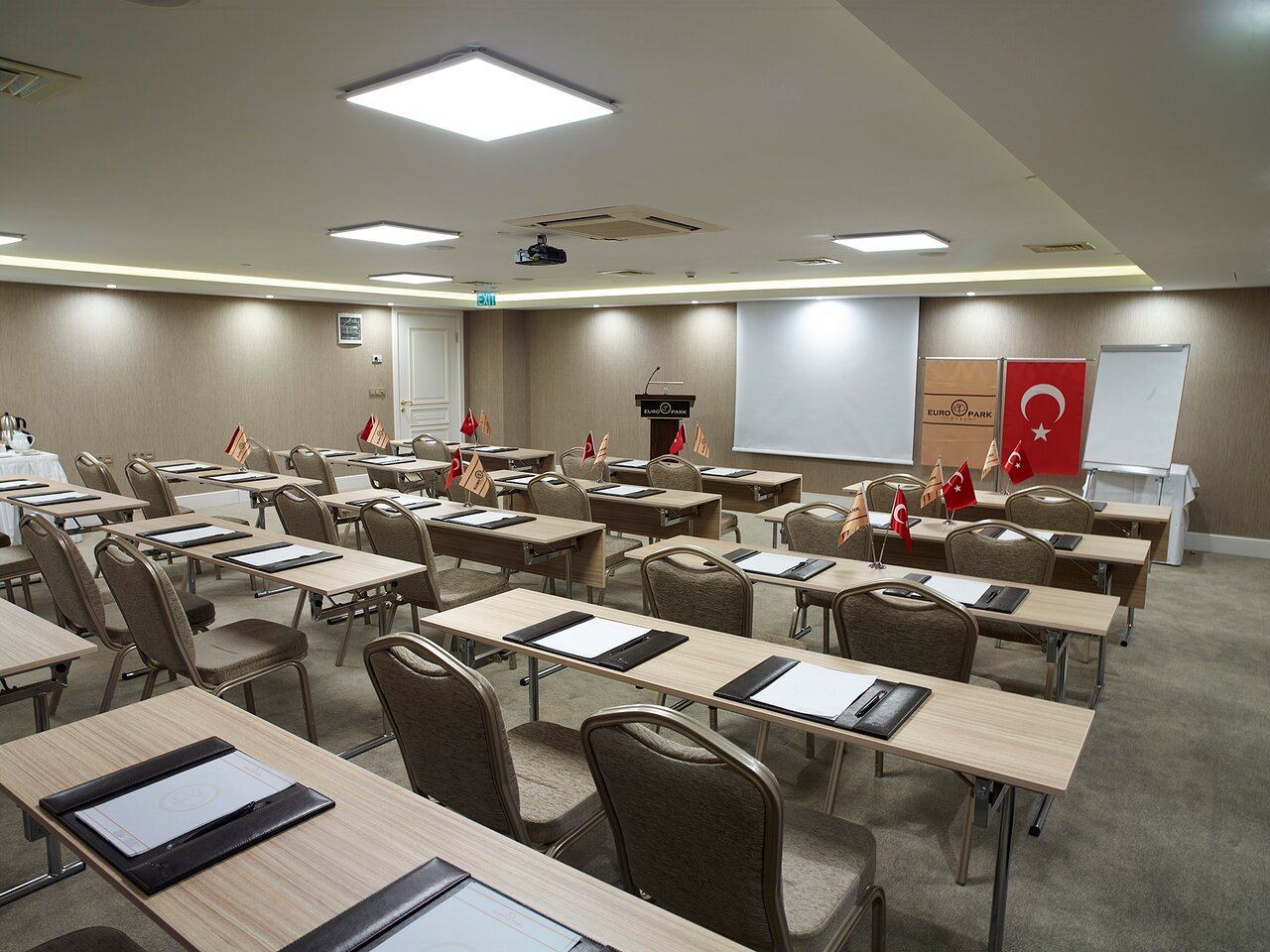 Все средние школы в Турции закрыты на неделю