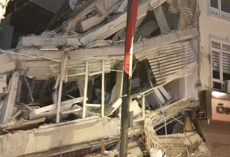Число погибших при землетрясении в Турции превысило 76 человек