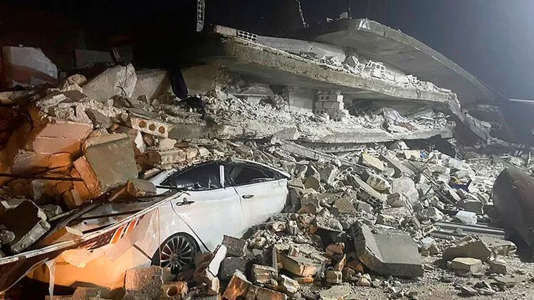 В Турции одно за другим произошли еще два сильных землетрясения (ВИДЕО)