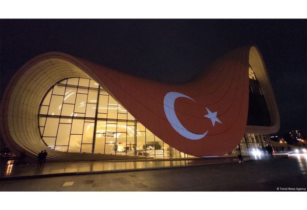 Heydər Əliyev Mərkəzinin binası Türkiyə Respublikasının bayrağı ilə işıqlandırılacaq