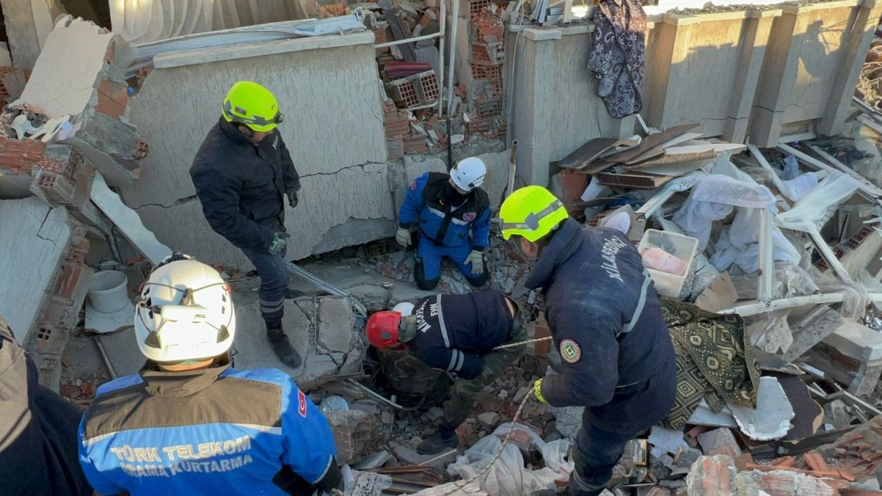 Спасатели МЧС Азербайджана спасли из-под завалов в Кахраманмараше 11 человек (ФОТО/ВИДЕО)