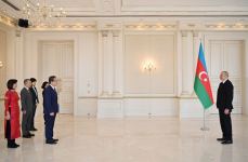 Президент Ильхам Алиев принял верительные грамоты новоназначенного посла Вьетнама в Азербайджане (ФОТО)