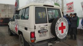 По Лачинской дороге беспрепятственно проехала автоколонна Красного Креста (ФОТО)