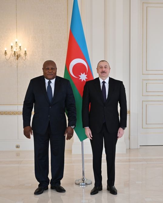 President Ilham Aliyev receives credentials of new ambassador of Congo to Azerbaijan (PHOTO)