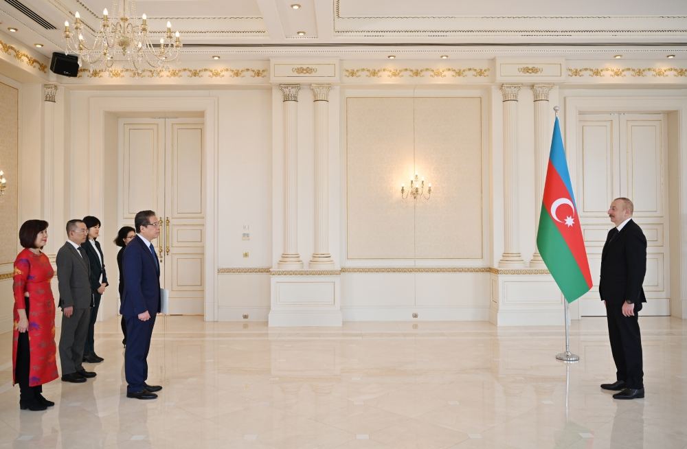 Президент Ильхам Алиев принял верительные грамоты новоназначенного посла Вьетнама в Азербайджане (ФОТО)