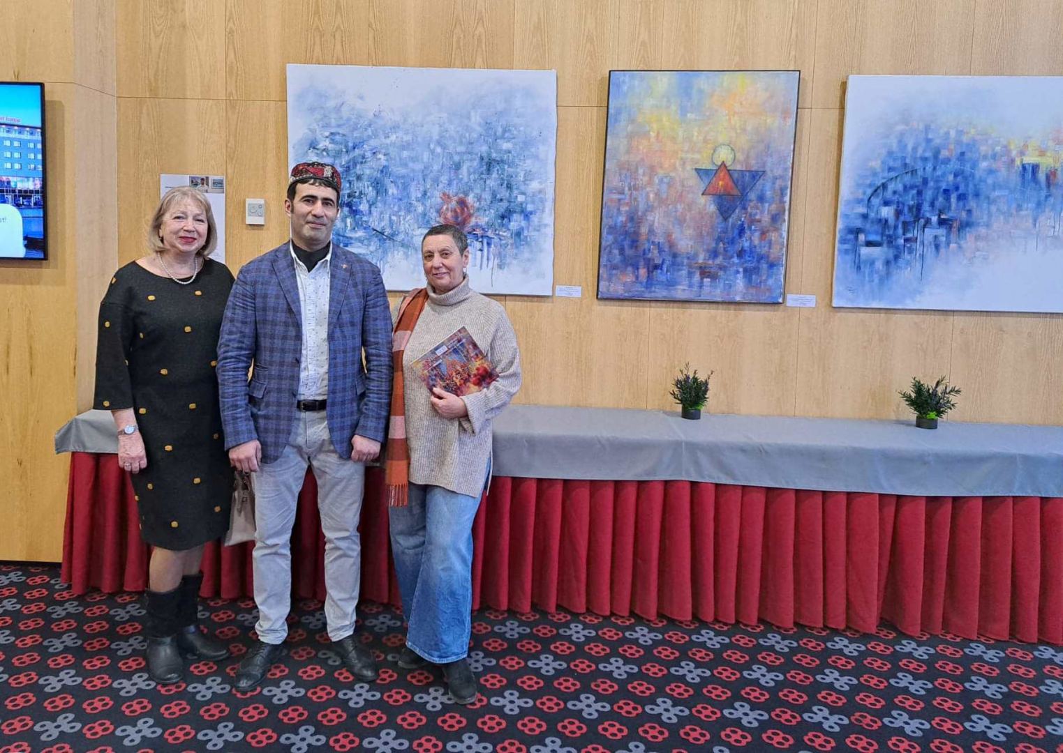 В Таллине открылась выставка работ азербайджанского художника "Восток и Запад" (ВИДЕО, ФОТО)