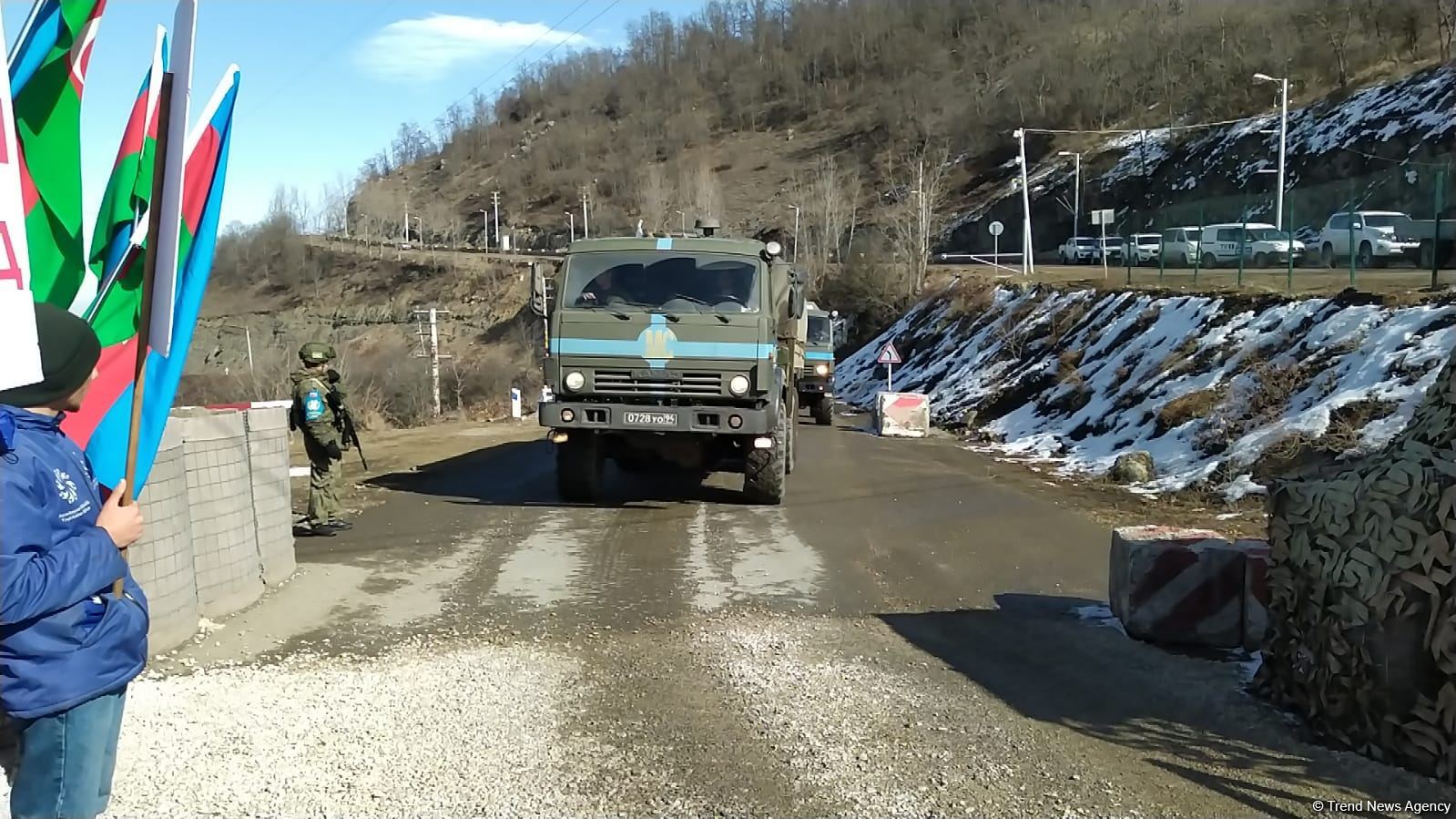 Trucks of Russian peacekeepers move along Azerbaijan's Lachin-Khankendi road (PHOTO)
