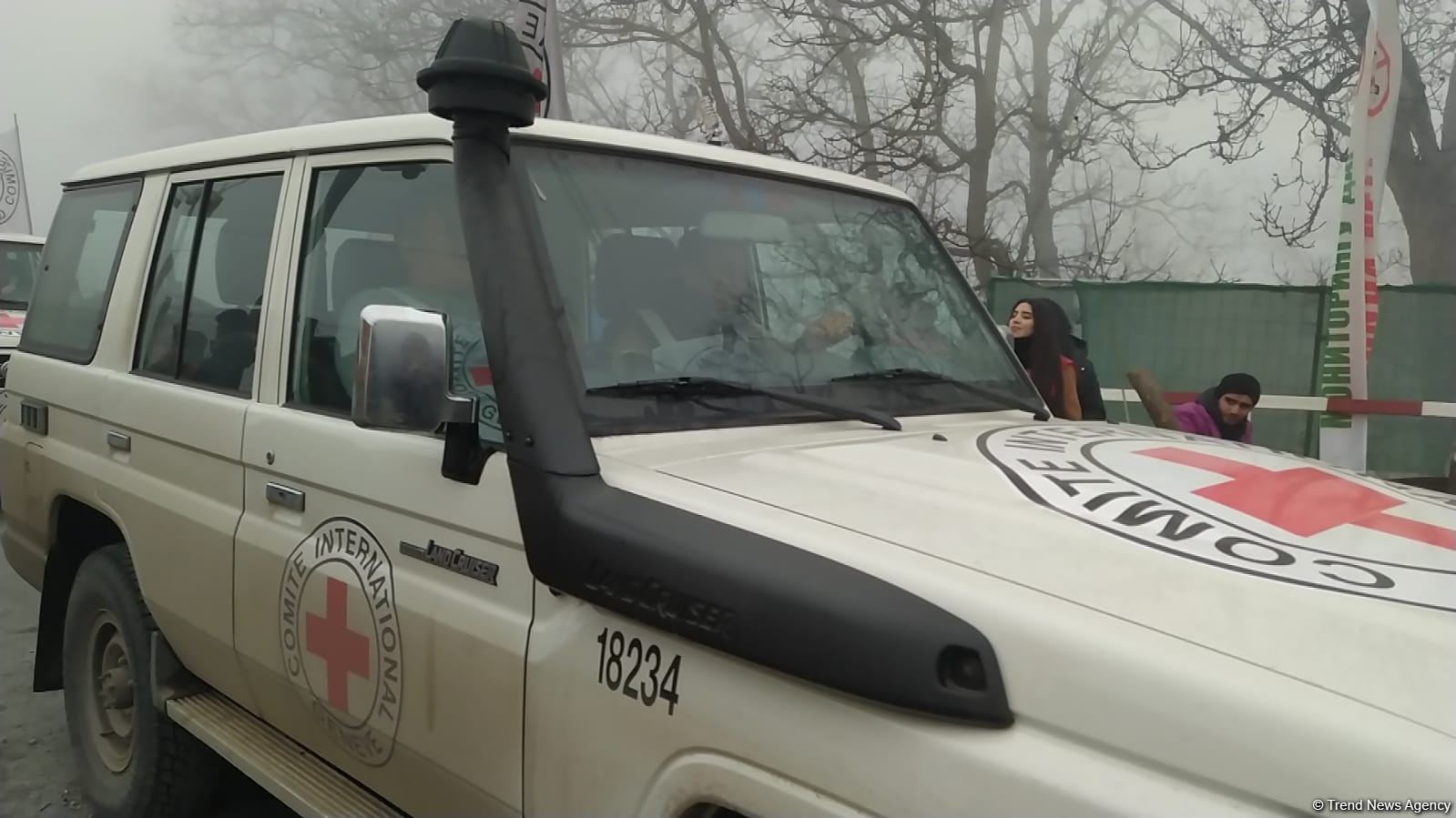 По Лачинской дороге беспрепятственно проехали семь автомобилей Красного Креста (ФОТО)