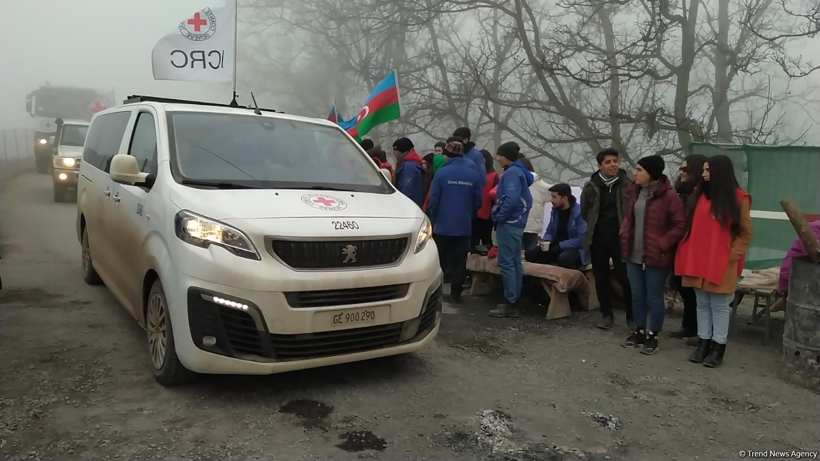 По Лачинской дороге беспрепятственно проехали семь автомобилей Красного Креста (ФОТО)