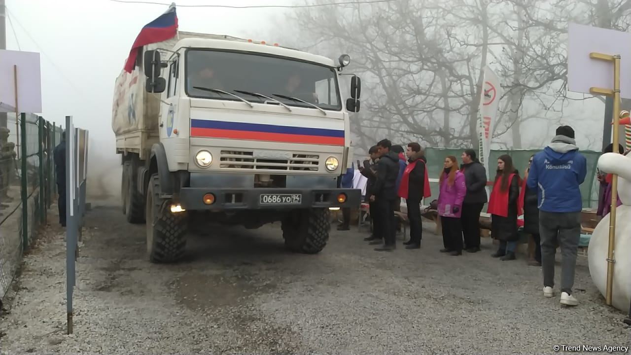 Dozens of Russian peacekeepers' vehicles pass freely along Azerbaijani Lachin-Khankendi road (PHOTO)