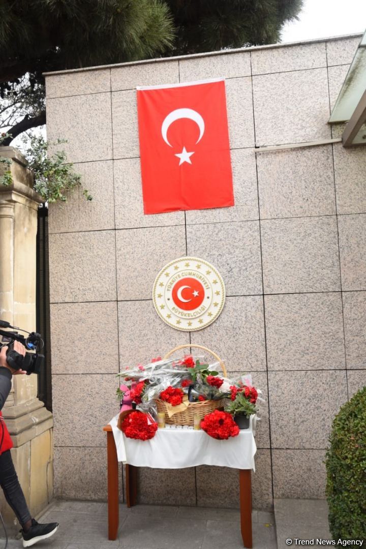 Граждане Азербайджана чтят память жертв землетрясения в Турции (ФОТО/ВИДЕО)