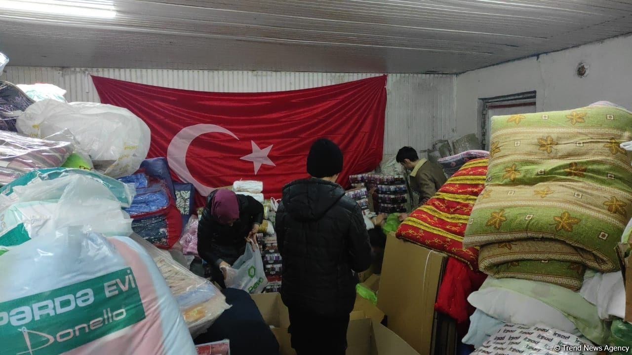 Azerbaijani citizens collecting humanitarian aid for quake-affected people in fraternal Türkiye (PHOTO/VIDEO)