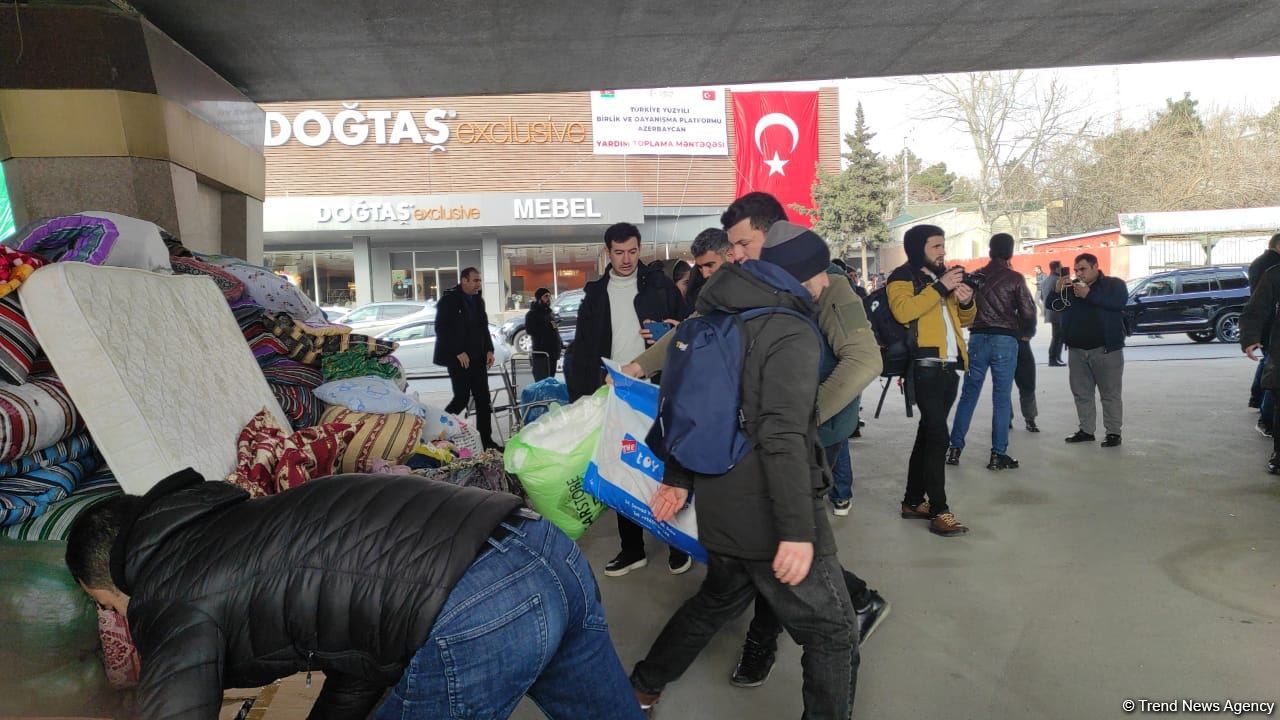 Граждане Азербайджана собирают гуманитарную помощь для пострадавших от землетрясения в братской Турции (ФОТО/ВИДЕО)
