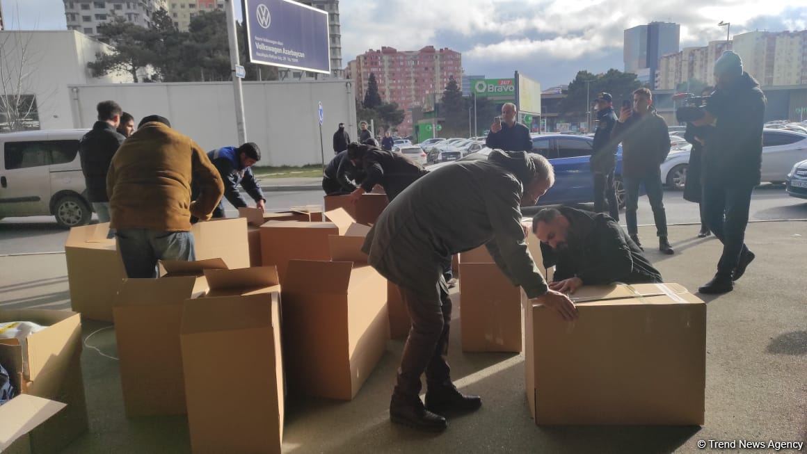 Azerbaijani citizens collecting humanitarian aid for quake-affected people in fraternal Türkiye (PHOTO/VIDEO)