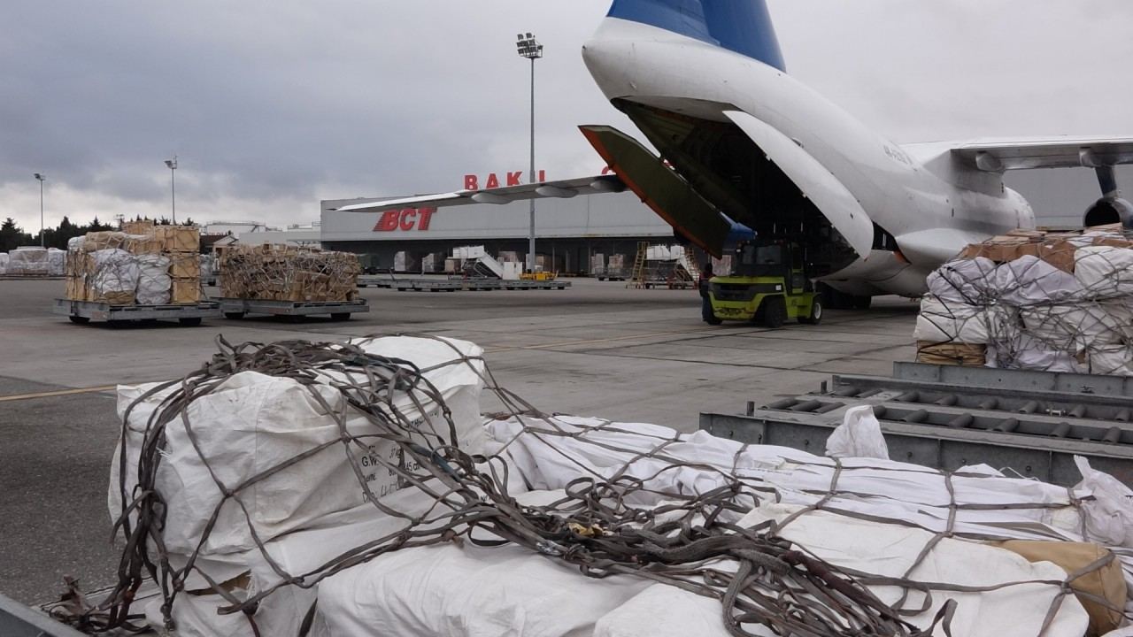 По поручению Президента Ильхама Алиева в Турцию отправлен еще один самолет с помощью (ФОТО/ВИДЕО)