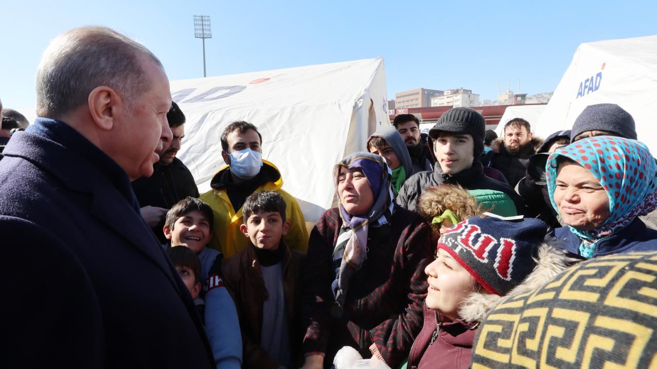 Эрдоган встретился с пострадавшими от землетрясения (ФОТО)