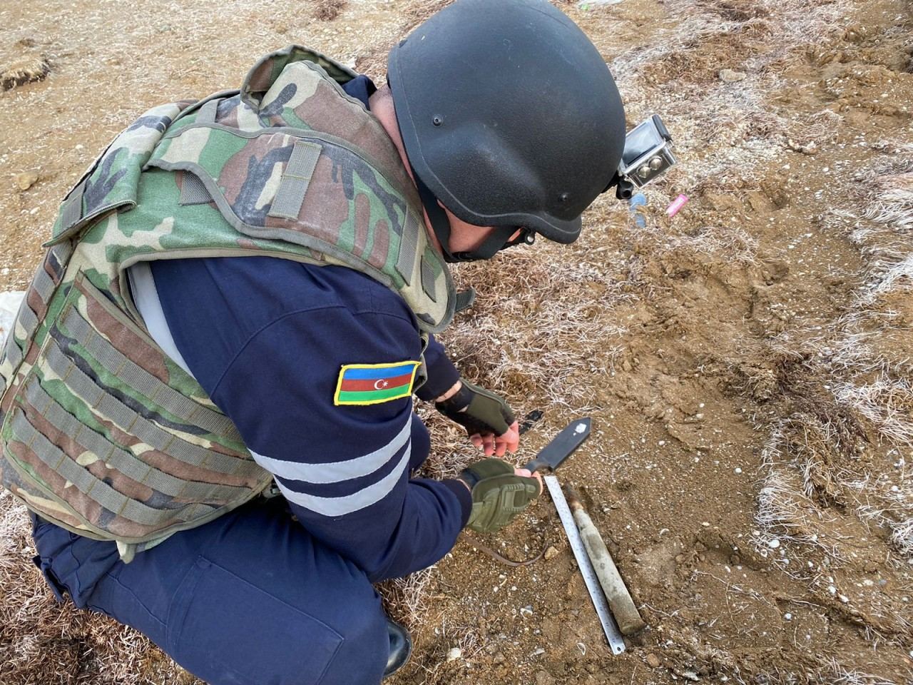 На территории одного из районов Баку обнаружен снаряд (ФОТО/ВИДЕО)
