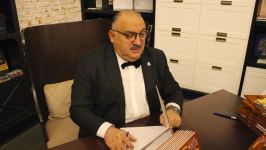 Бахрам Багирзаде презентовал книгу "Я хочу стать судьей" (ФОТО)