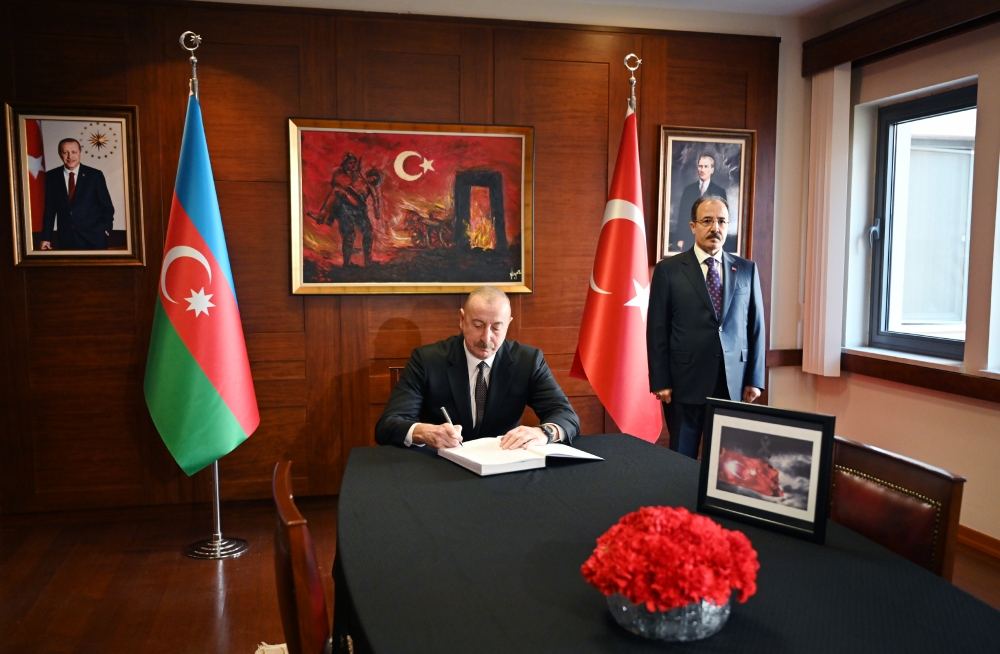 President Ilham Aliyev visits Turkish Embassy in Azerbaijan, expresses condolences over numerous human casualties, following earthquake (PHOTO)