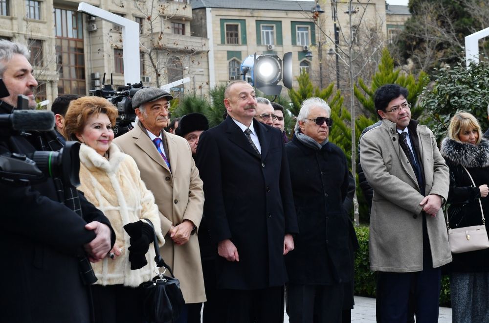 Президент Ильхам Алиев принял участие в открытии памятника выдающемуся композитору Тофику Кулиеву в Баку (ФОТО)