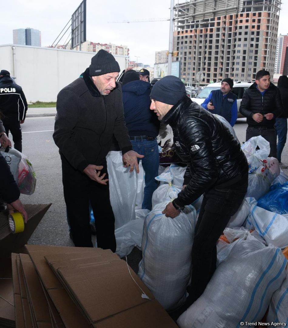 Азербайджанцы продолжают собирать гумпомощь для пострадавших от землетрясения в Турции (ФОТО/ВИДЕО)