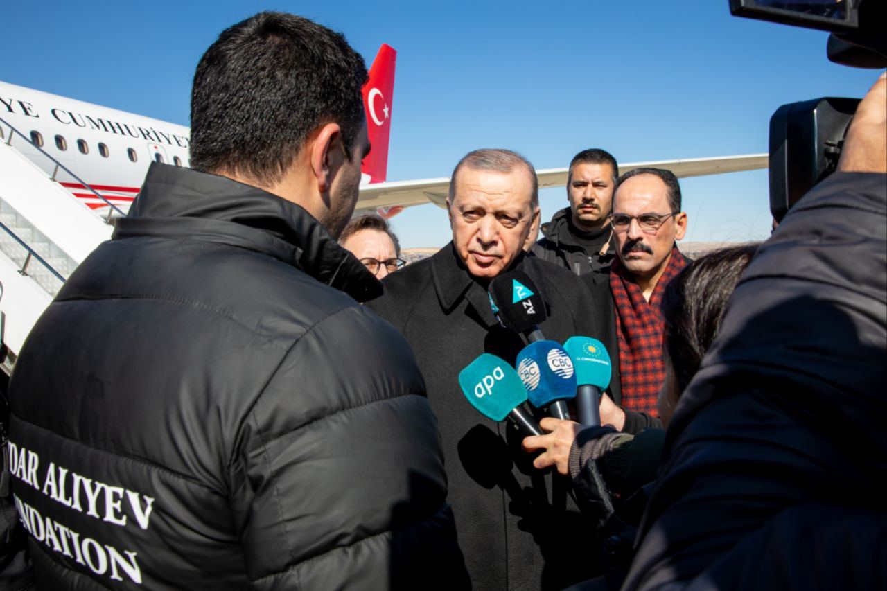 President Erdogan meets with Heydar Aliyev Foundation reps in Gaziantep, who delivered humanitarian aid following instructions of First Lady Mehriban Aliyeva (PHOTO)