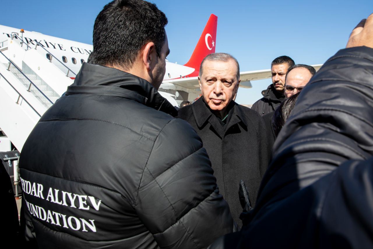 Президент Турции встретился в Газиантепе с представителями Фонда Гейдара Алиева, доставившими по поручению Первой леди Мехрибан Алиевой гуманитарную помощь (ФОТО)
