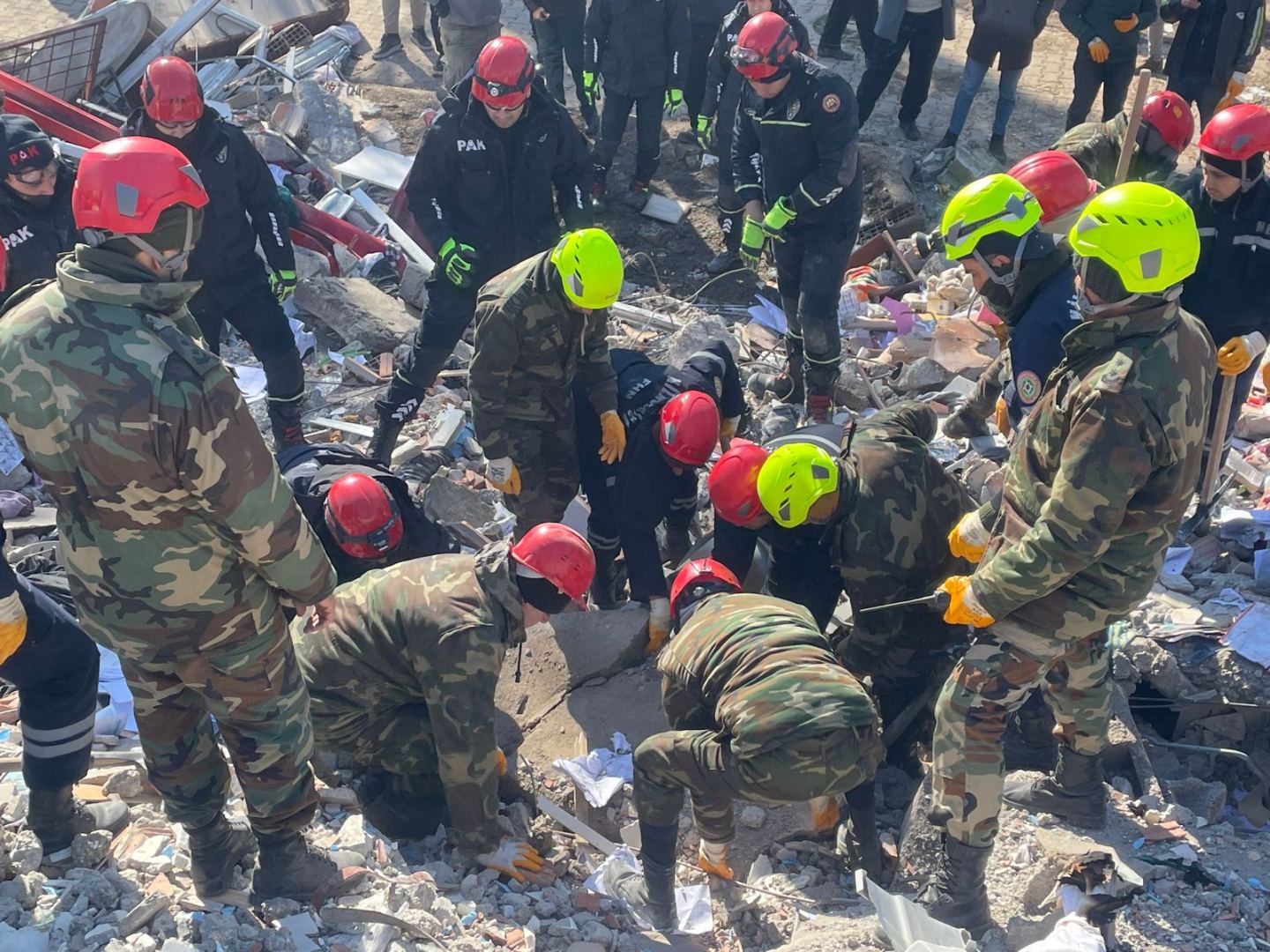 Azerbaijani rescuers pull 37 people from rubble in earthquake-hit Türkiye (PHOTO/VIDEO)