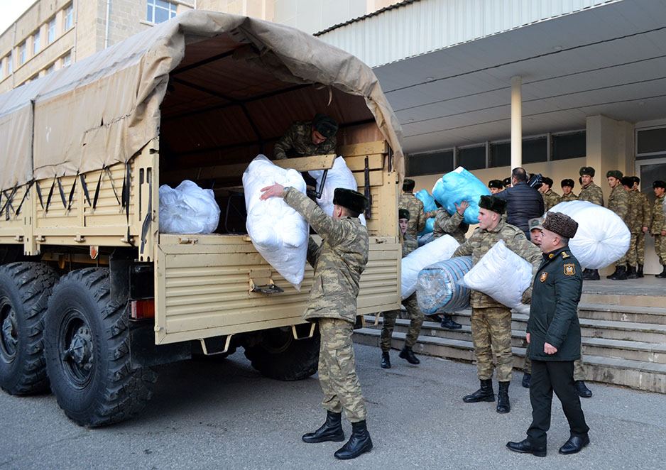 Военнослужащие Азербайджана оказали помощь пострадавшим от землетрясения в Турции (ФОТО)
