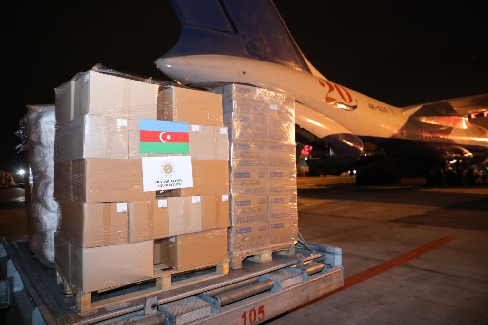 По поручению Первой леди Мехрибан Алиевой Фонд Гейдара Алиева направил гуманитарную помощь в зону землетрясения в Турции (ФОТО)
