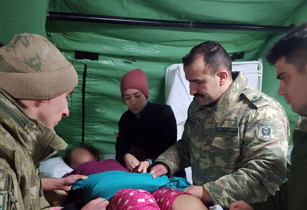 Azerbaijani military doctors carry out surgical procedures in Turkish quake-hit Kahramanmaras province (PHOTO)