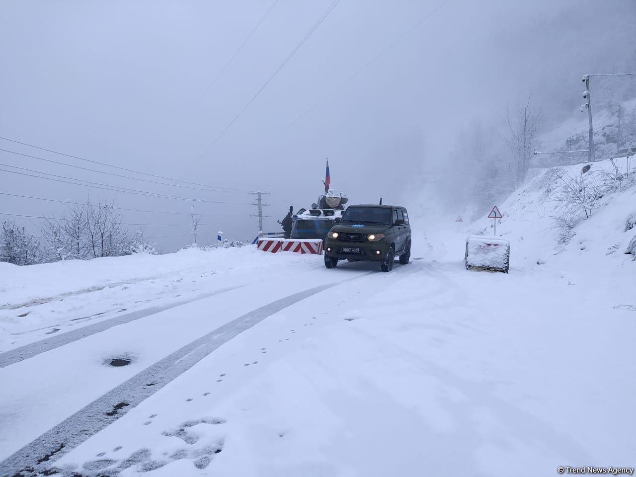 Cars of Russian peacekeepers pass freely along Azerbaijan's Lachin-Khankendi road (PHOTO)
