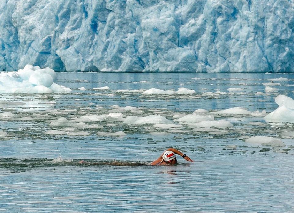 Чилийская пловчиха проплыла 2,49 км в Антарктиде и установила рекорд