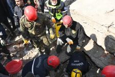 Azerbaijani FM meets rescuers in Türkiye's earthquake-hit zone (PHOTO)