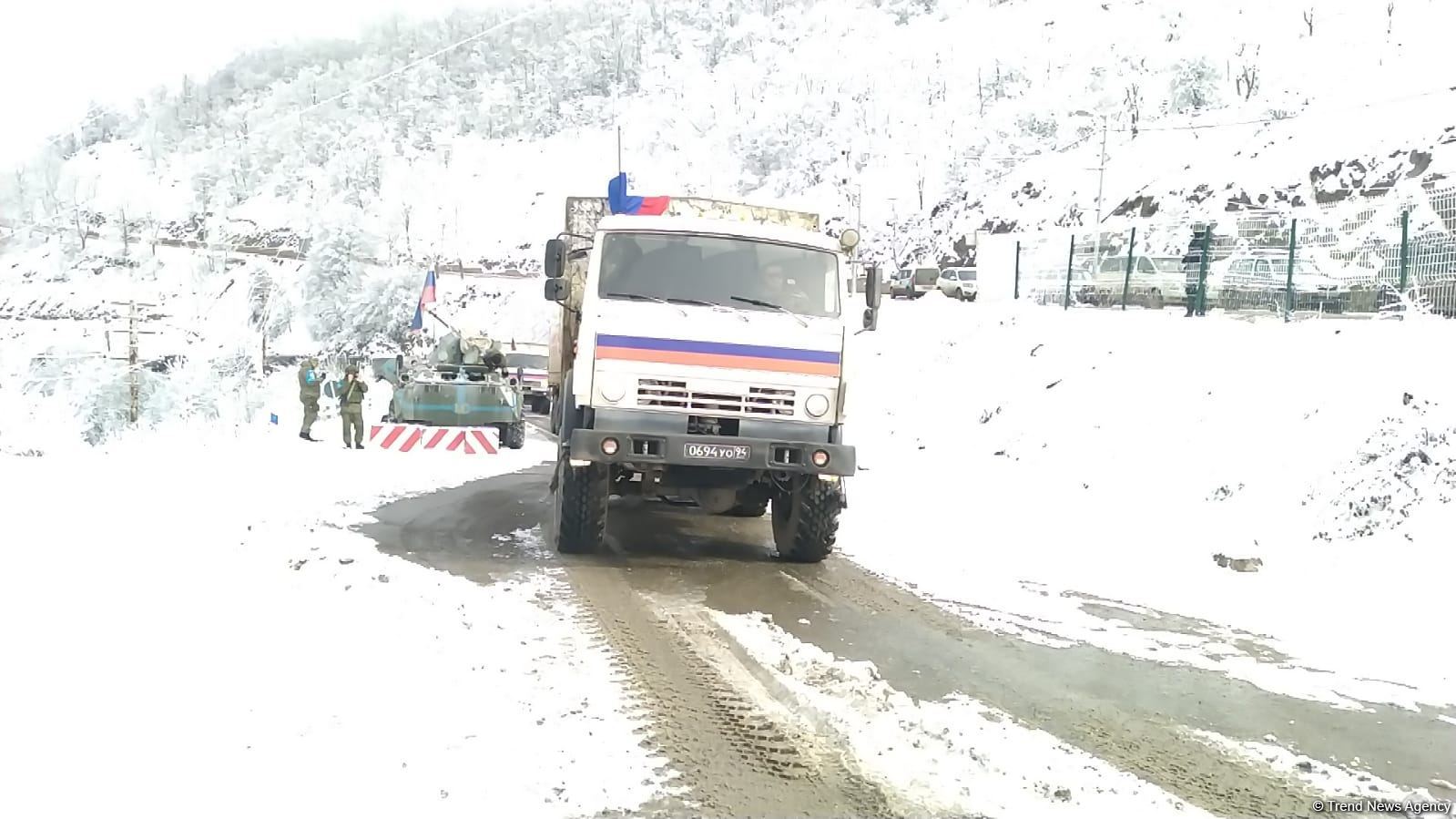 Sülhməramlılara məxsus daha 17 avtomobil karvanı Laçın yolundan maneəsiz keçib (FOTO)