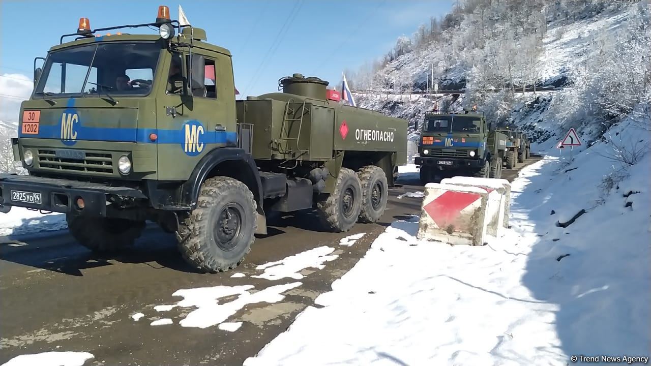 Rusiya sülhməramlılarına aid daha 16 yük avtomobili Laçın yolundan keçib (FOTO)