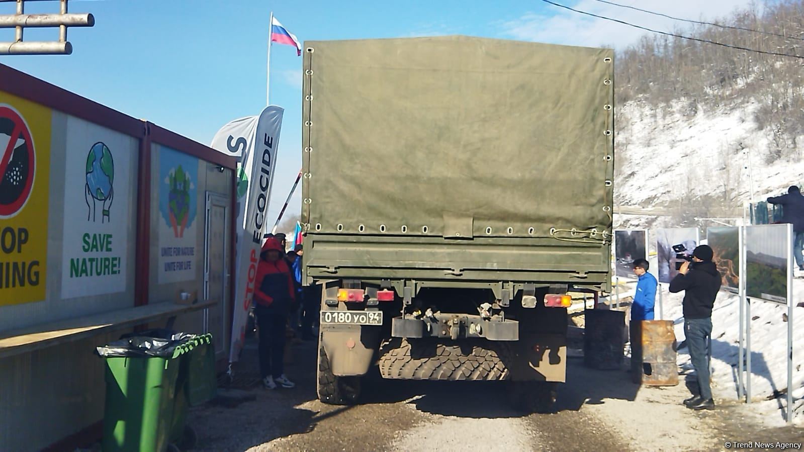 По Лачинской дороге беспрепятственно проехали еще 15 автомобилей российских миротворцев (ФОТО)