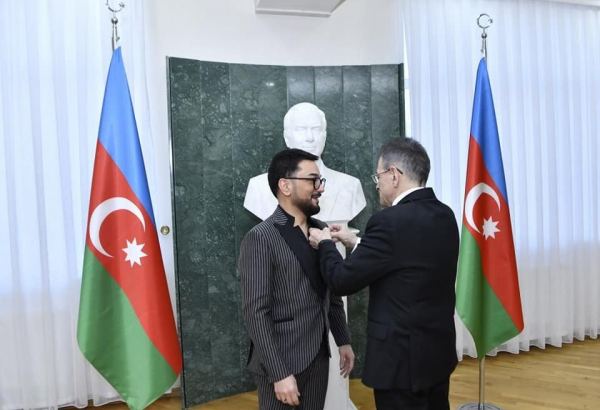 Народный артист Фаиг Агаев награжден медалью министерства оборонной промышленности Азербайджана (ФОТО)